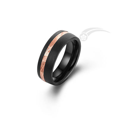 Une bague de météorite de tungstène avec une bague de météorite de 2 mm