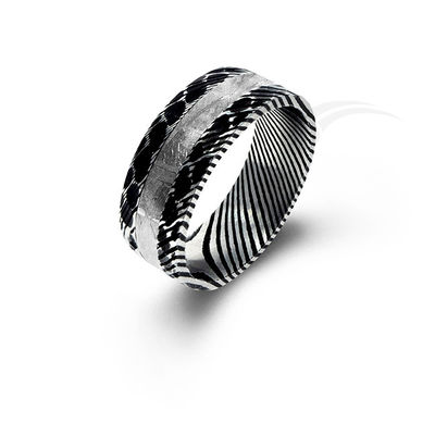 Une bague en acier et météorites à motifs uniques pour les mariages modernes