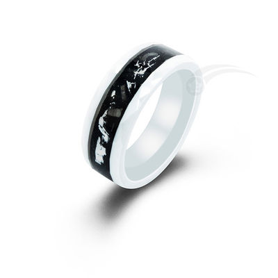 Une bague de mariage en météorite personnalisée